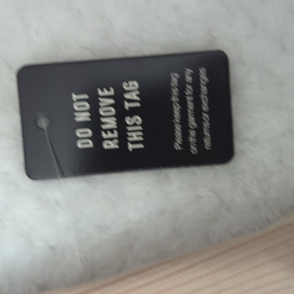 Express Puff Sleeve Top - Picture 8 of 8